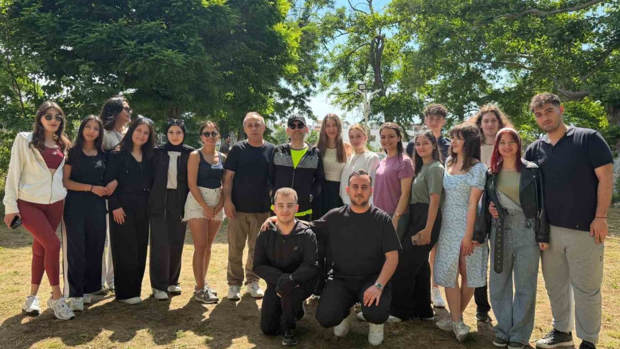 Burhaniye’de yeni mezunlar piknikte buluştu