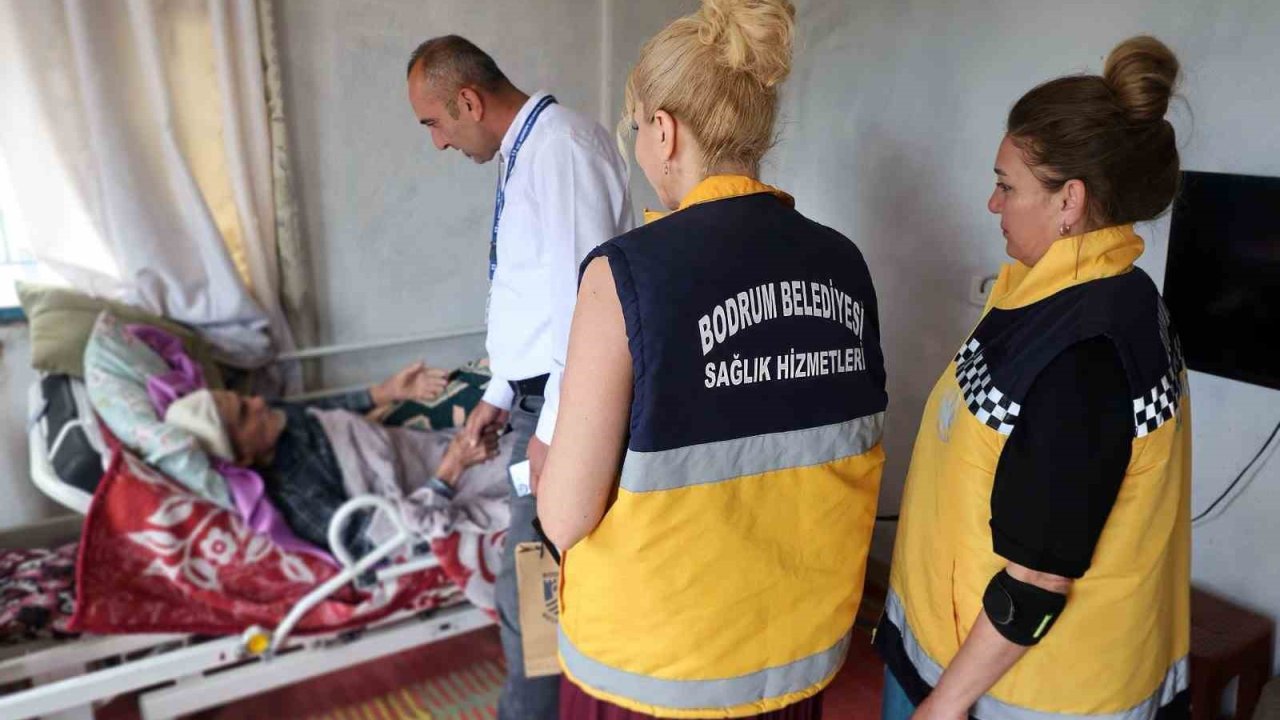 Bodrum Belediyesi’nden yatağa bağımlı hastalara bayram ziyareti