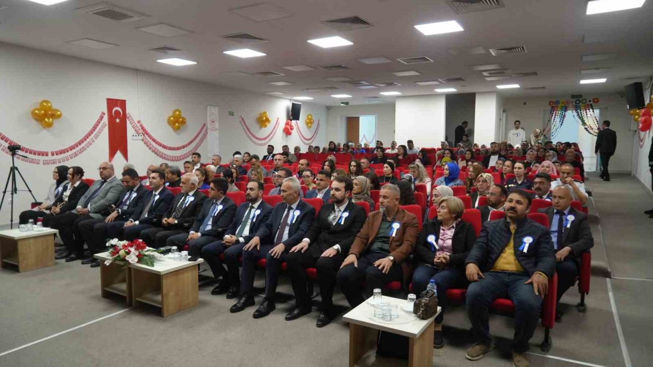 Niğde Vali Yardımcısı Divili: "Nüfusun kendini yenileme seviyesi 2,10’dur, konu 1 yıllık çalışmalarla çözülebilecek konu olmaktan çıkmıştır"