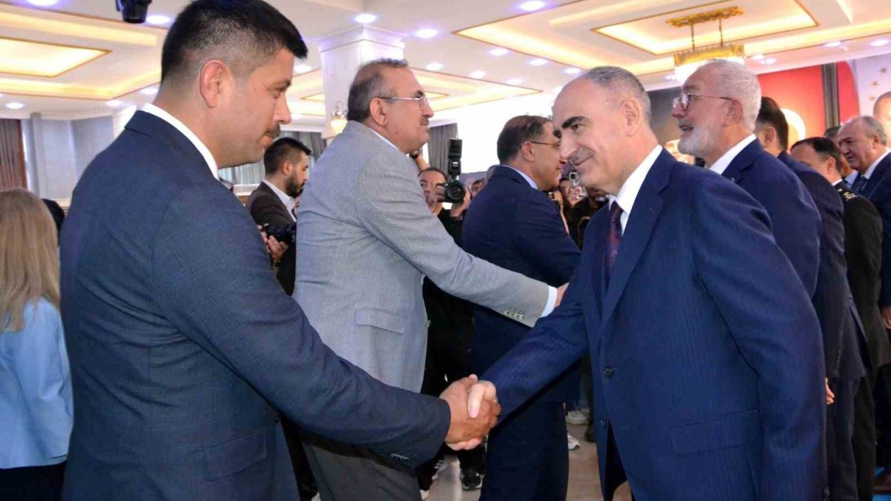 Manisa protokolü bayramlaştı