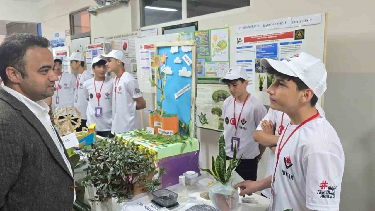 Silvan’da TÜBİTAK 4006 Bilim Fuarı rüzgarı