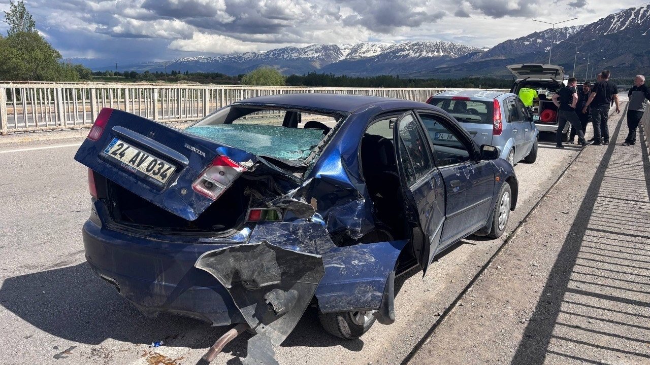 Erzincan-Çağlayan Karayolu’nda trafik kazası: 2 yaralı