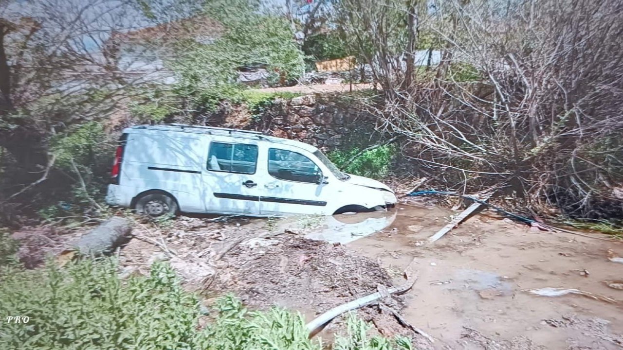 Kontrolden çıkan araç sulama kanalına savruldu: 1 yaralı