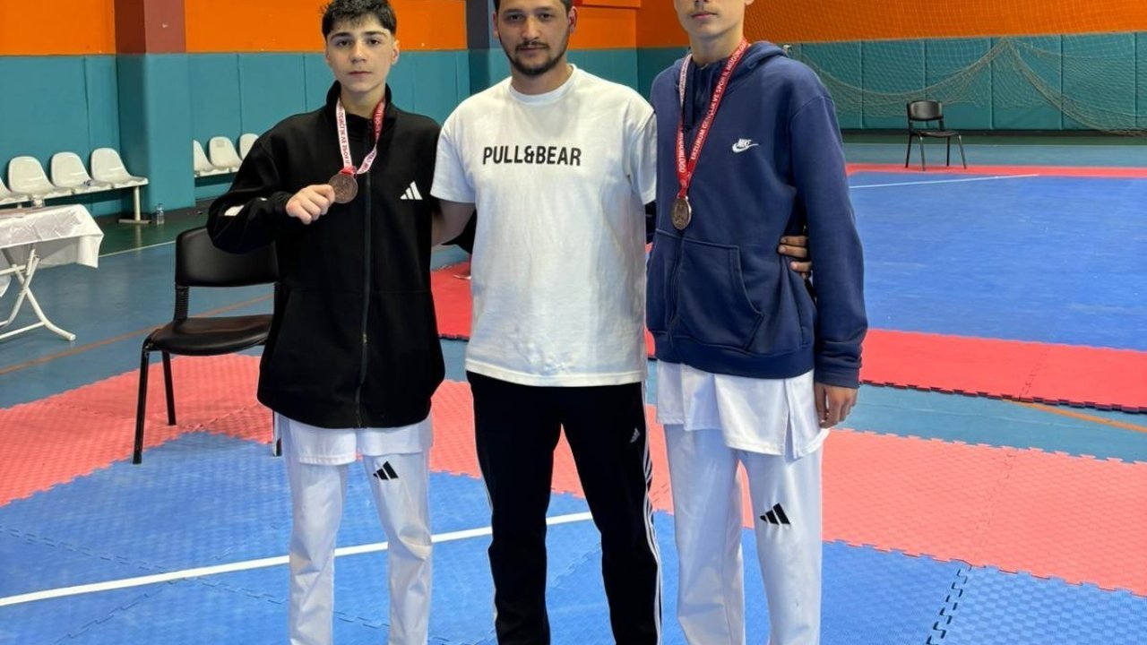 Erzurumlu öğrenciler Türkiye Şampiyonası’ndan 2 bronz madalya ile döndü