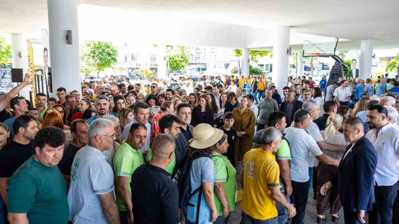 Mezitli’de Başkan Tuncer personelle bayramlaştı