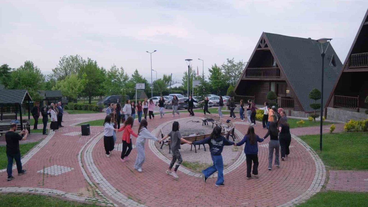 İnegöl’de gençlerin bilim kampı başladı