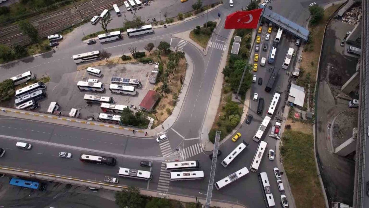 15 Temmuz Demokrasi Otogarı’nda bayram yoğunluğu havadan görüntülendi