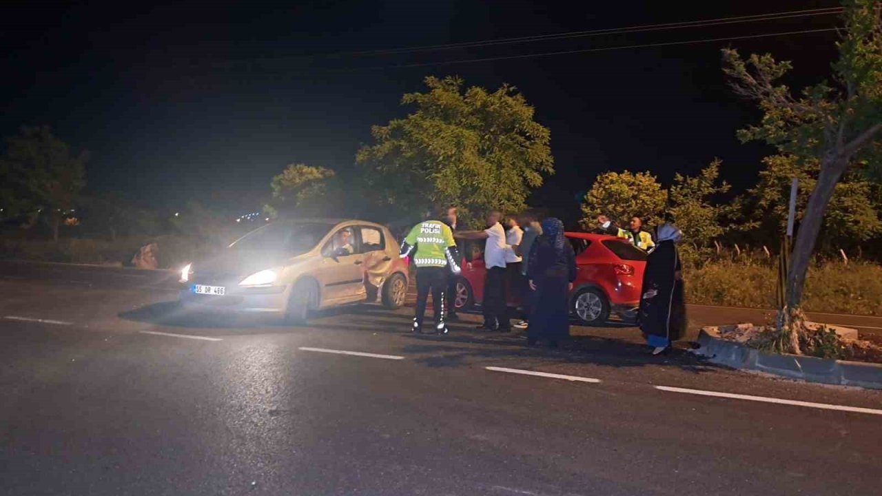 Kilis’te iki otomobil çarpıştı: 4 yaralı