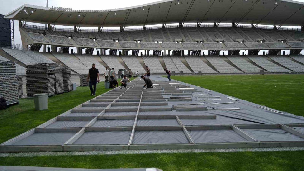 Kanye West’in İstanbul’daki 100 bin kişilik konserine "Travis Scott" sürprizi