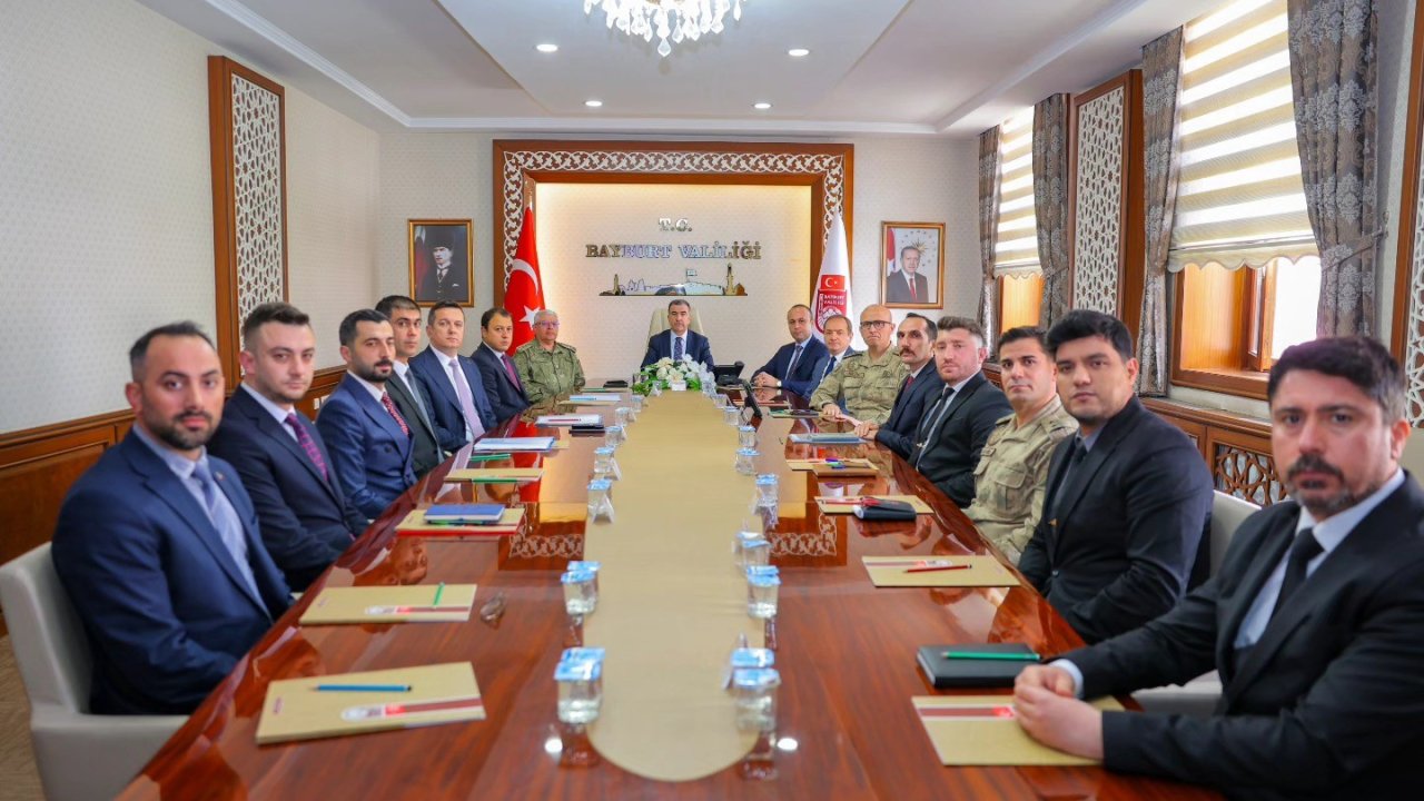 Bayburt’ta bayram öncesi güvenlik ve trafik tedbirleri toplantıda ele alındı