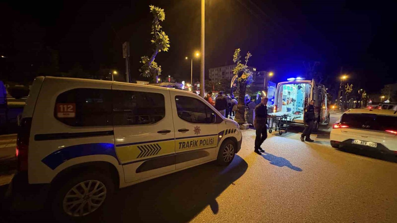 Kastamonu’da motosiklet park halindeki otomobile çarptı: 1 yaralı