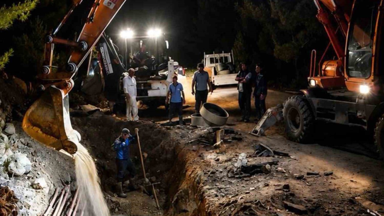 MUSKİ ekiplerinden Torba’daki su isale hattı patlamasına gece müdahalesi
