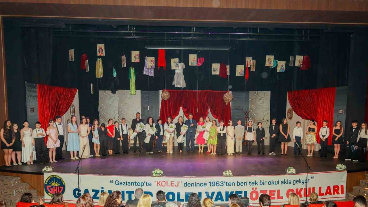 GKV’li öğrencilerden dev prodüksiyon: "Lüküs Hayat" ayakta alkışlandı