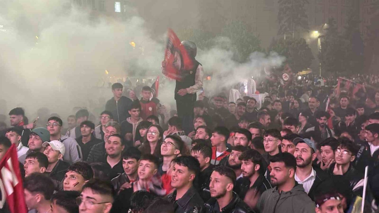 Çorum’da binlerce vatandaştan Süper Lig sevinci