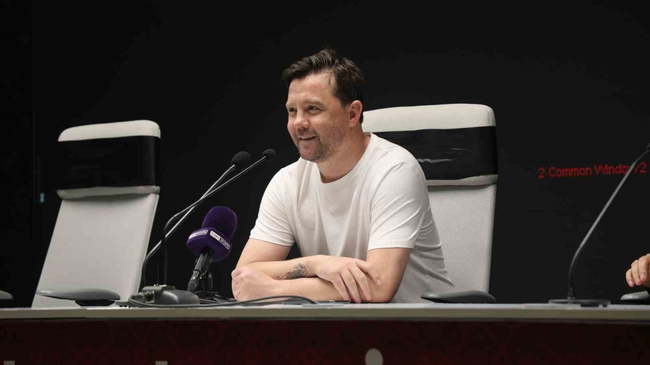 Uğur Uçar: "Hoca olarak ilk kupam, inşallah devamı gelir"