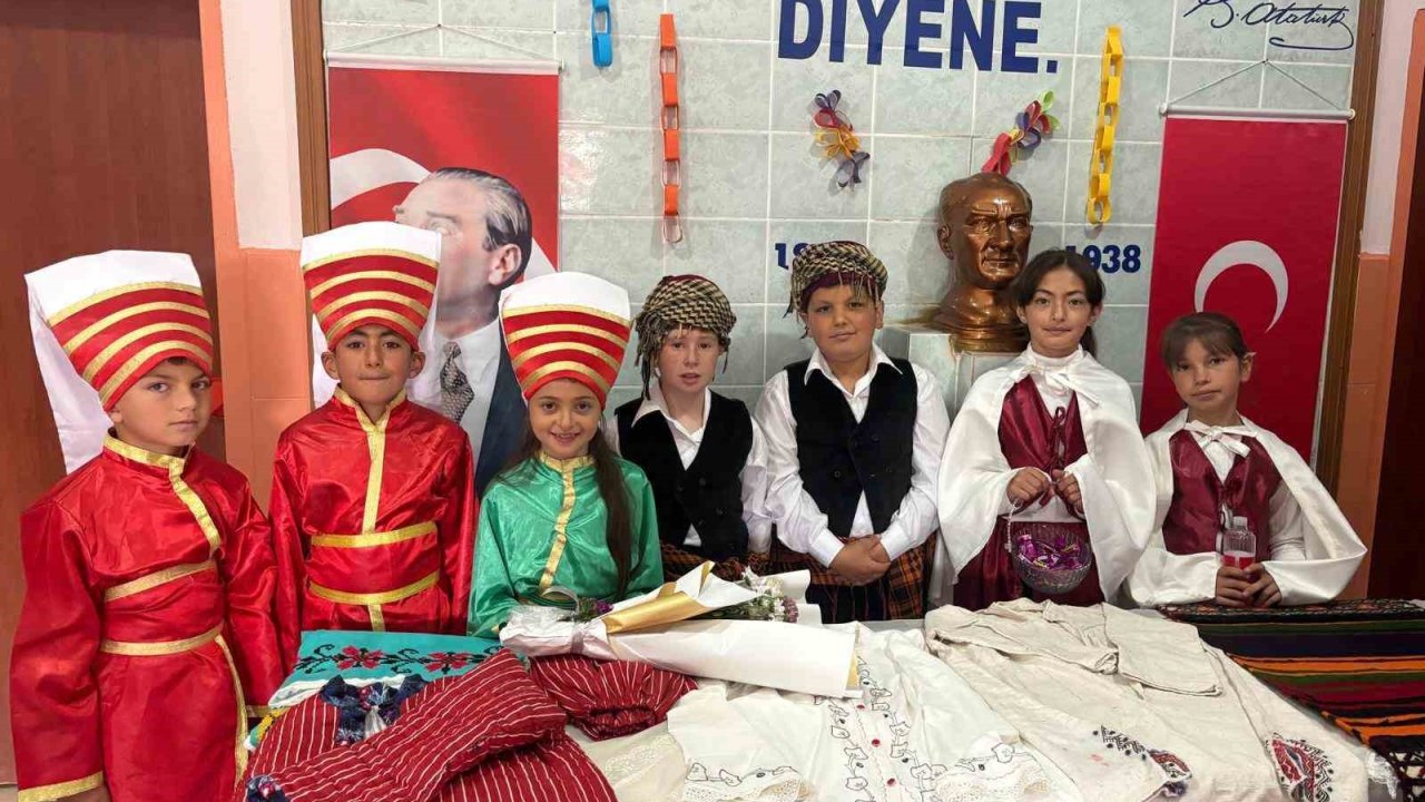 Hacıabdullah’ta el emeği ürünler sergilendi