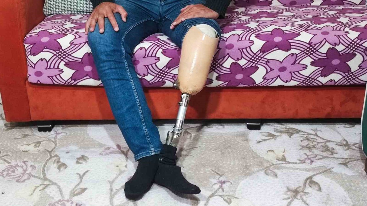 Protez bacaklı adam alacağını almak için IBAN verdi, cezaevine girip işinden oldu