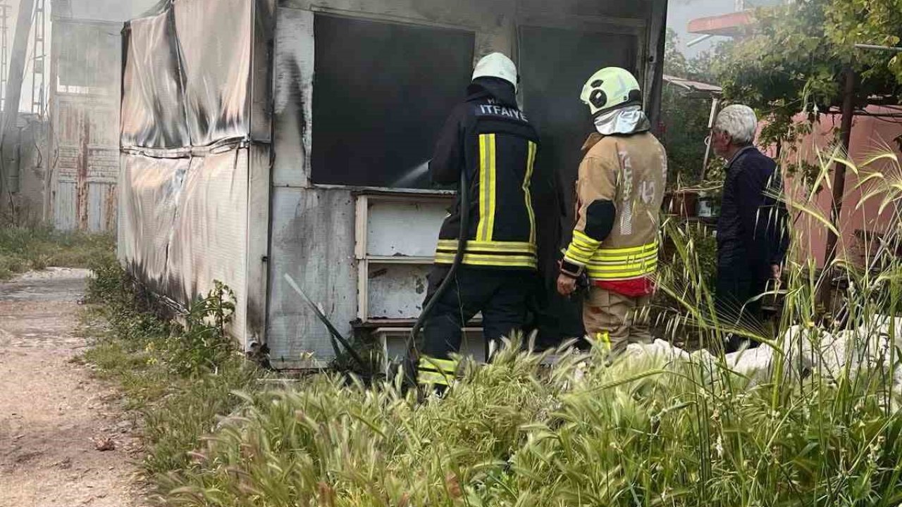 Alevlere teslim olan  konteyner kullanılamaz hale geldi