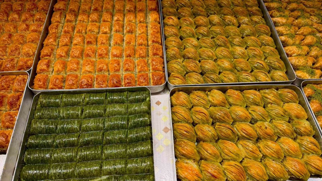 Bayrama sayılı günler kala baklava ve lokum satışları arttı