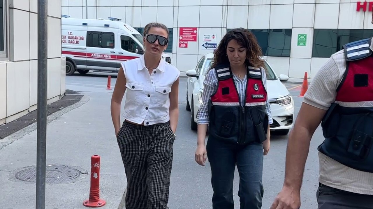 Oyuncu Serenay Sarıkaya sağlık kontrolünden geçirildi