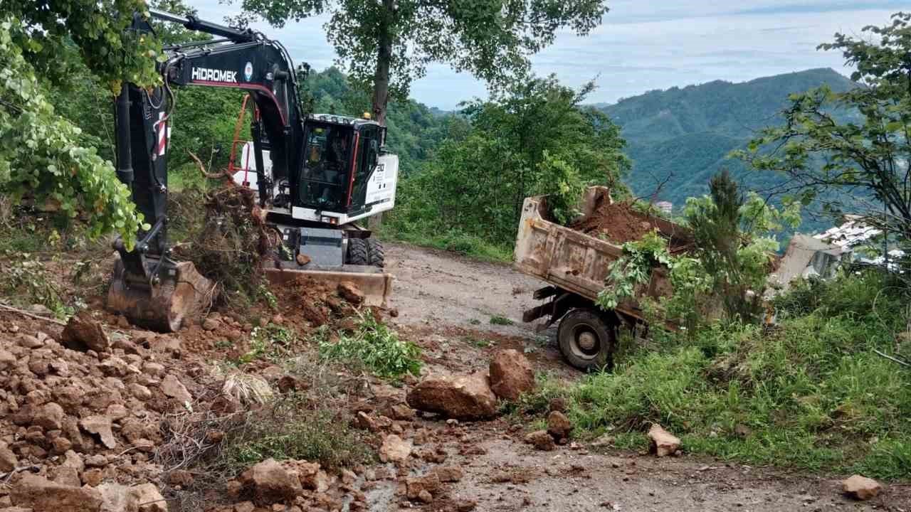 Trabzon’da ekiplerin sel ve heyelan seferberliği