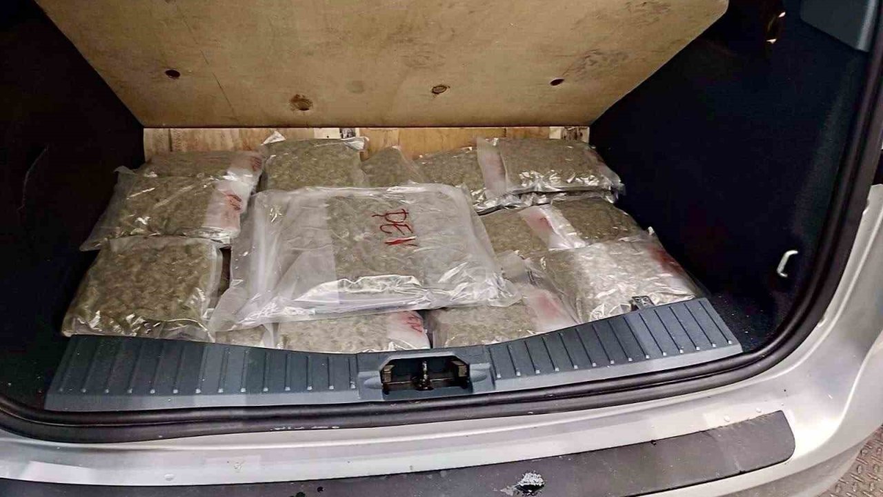Türkiye’ye sokulmak istenen 31 kilo esrar sınırda ele geçirildi