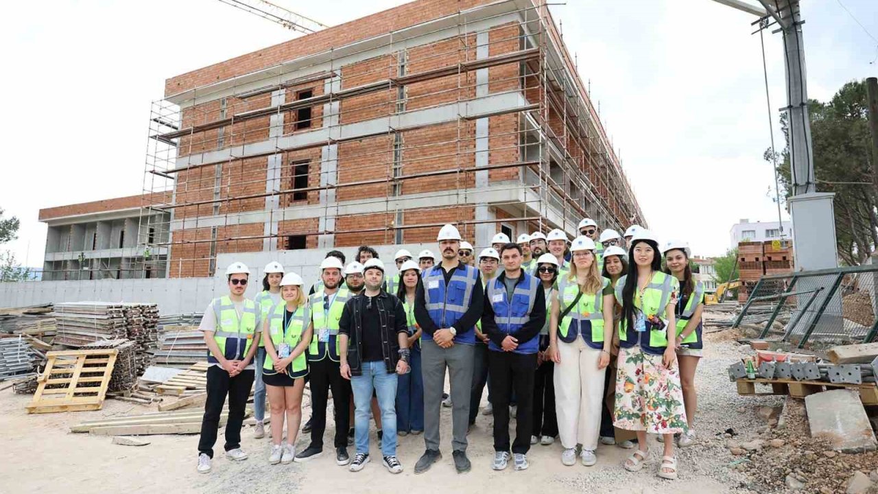 Geleceğin mühendisleri huzurevi inşaatını gezdi