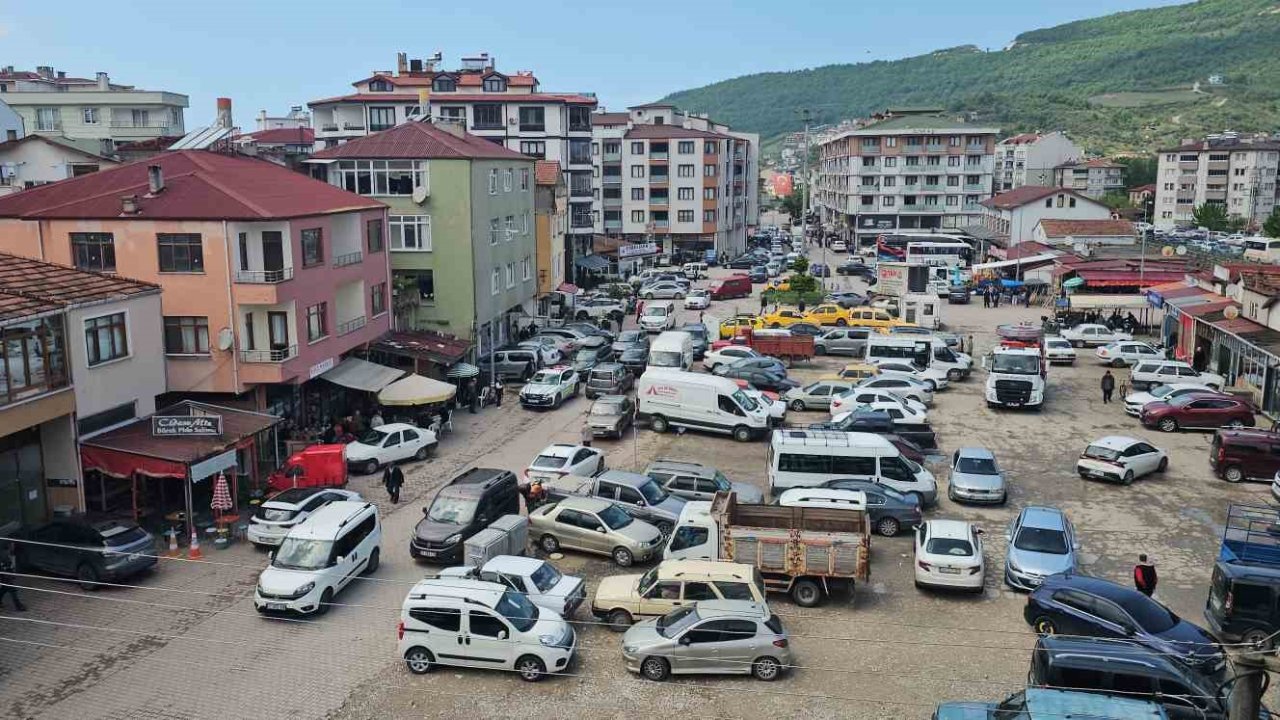 Bayram tatili için ilçeye akın ettiler, nüfus 10 kat arttı