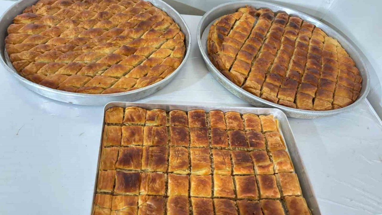 Ağrı’da bayram öncesi evlerde baklava mesaisi başladı