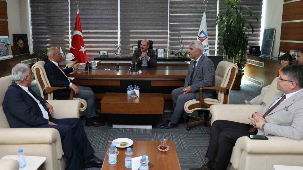 Hem bayramlaştılar hem de ilçe gündemini değerlendirdiler