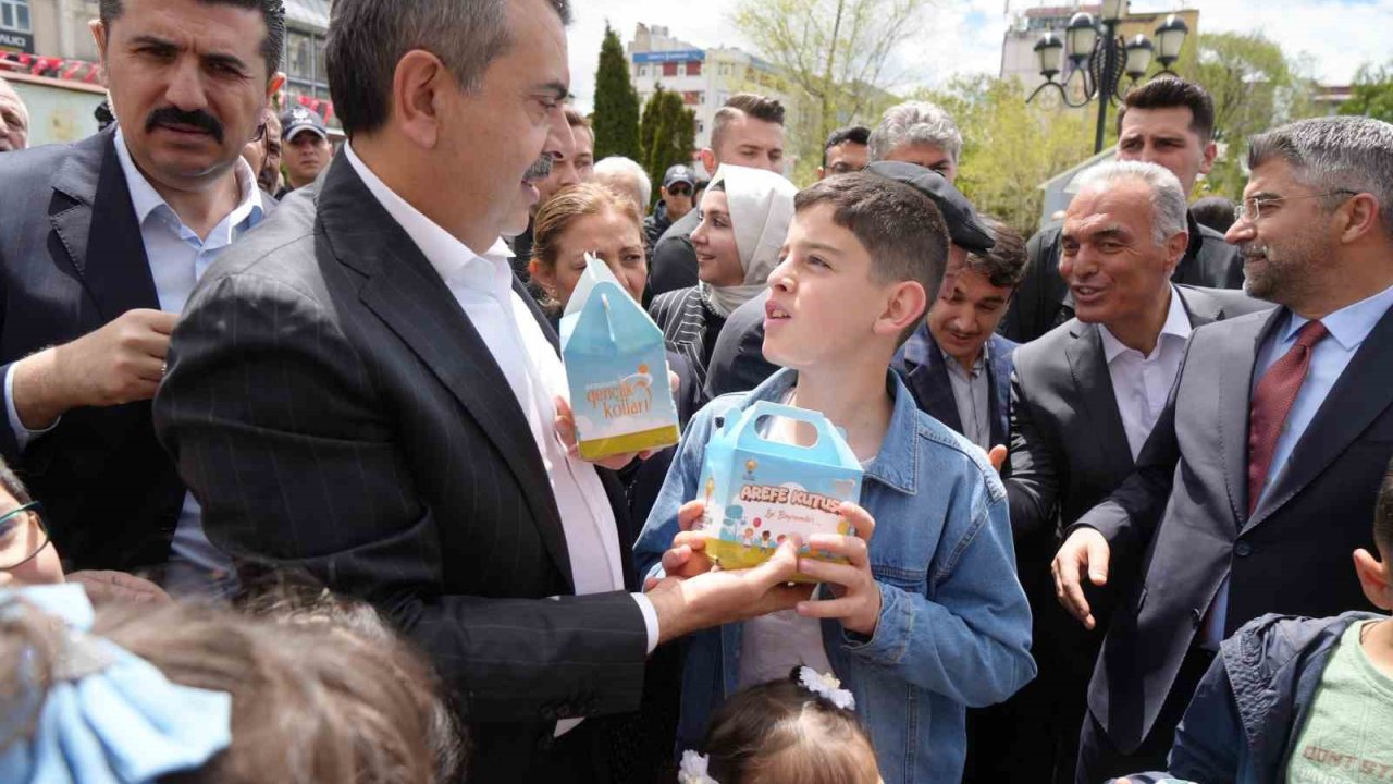 Bakan Tekin: "(CHP’deki olaylar) Bu olayın arkasında başka bir şaibe aramaya gerek yok, yeterince şaibe zaten orada var"