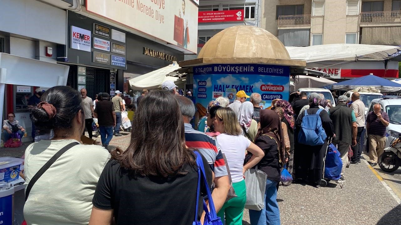 Aydın’da bayram öncesi Halk Ekmek yoğunluğu