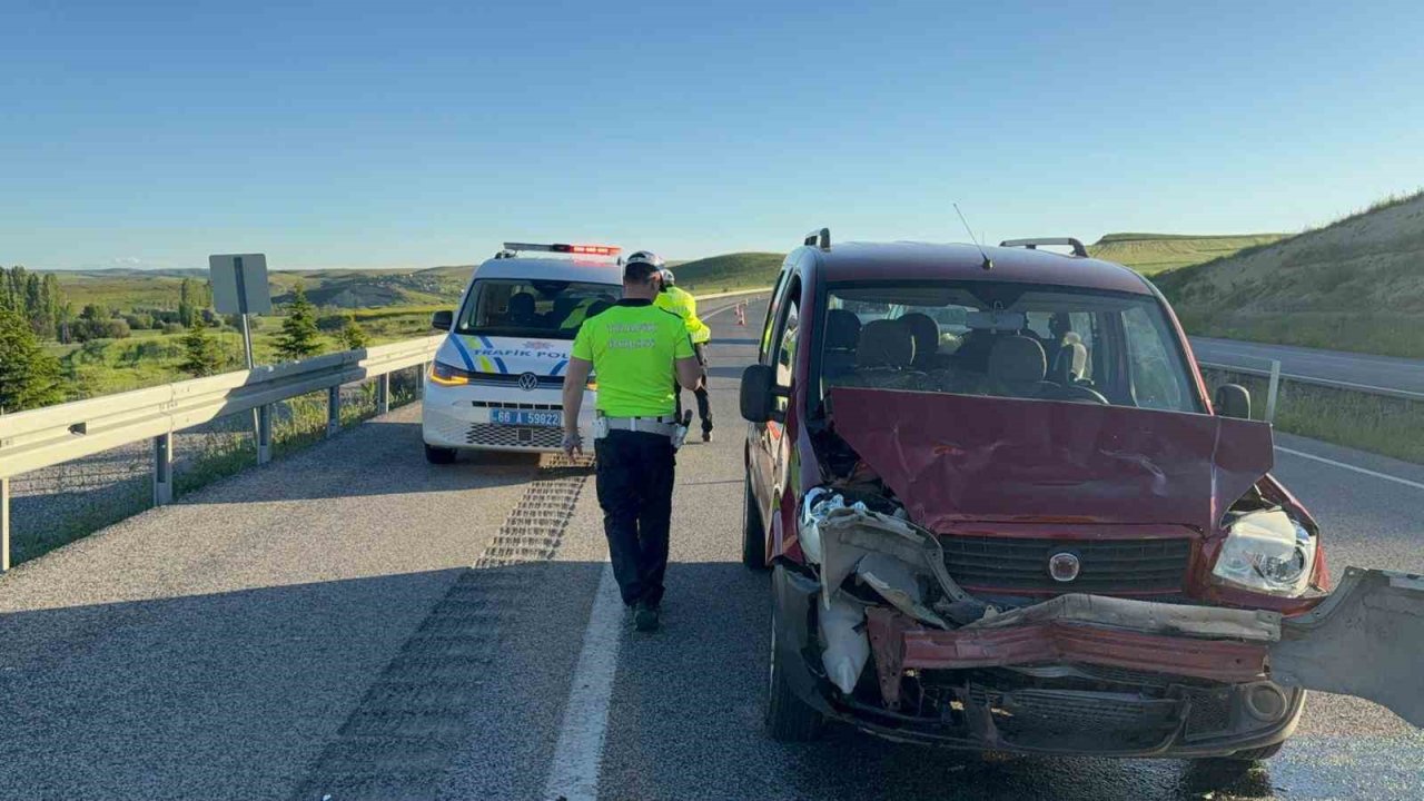 Yozgat’ta iki otomobil çarpıştı 8 kişi yaralandı