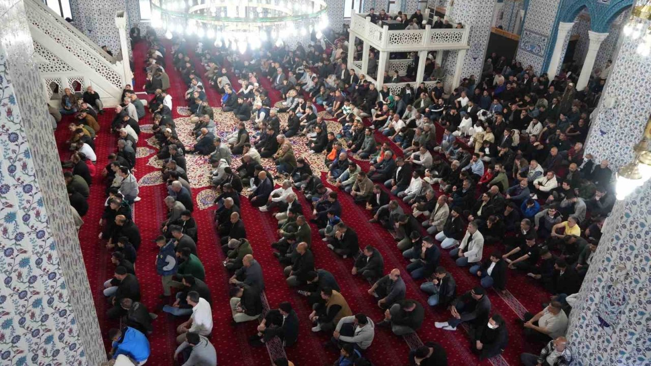 Bayram namazında ilk saf Iğdır’da tutuldu