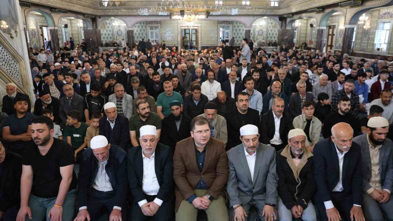 Bayram namazında camiler doldu