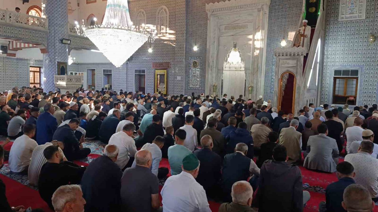 Şanlıurfa’da bayram namazı coşkusu