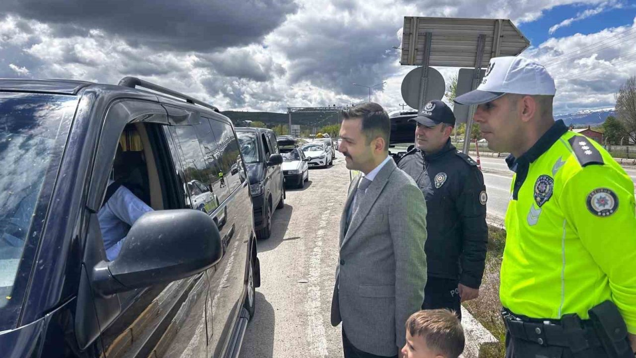 Kaymakam Emre Oğuztürk trafik denetimine katıldı