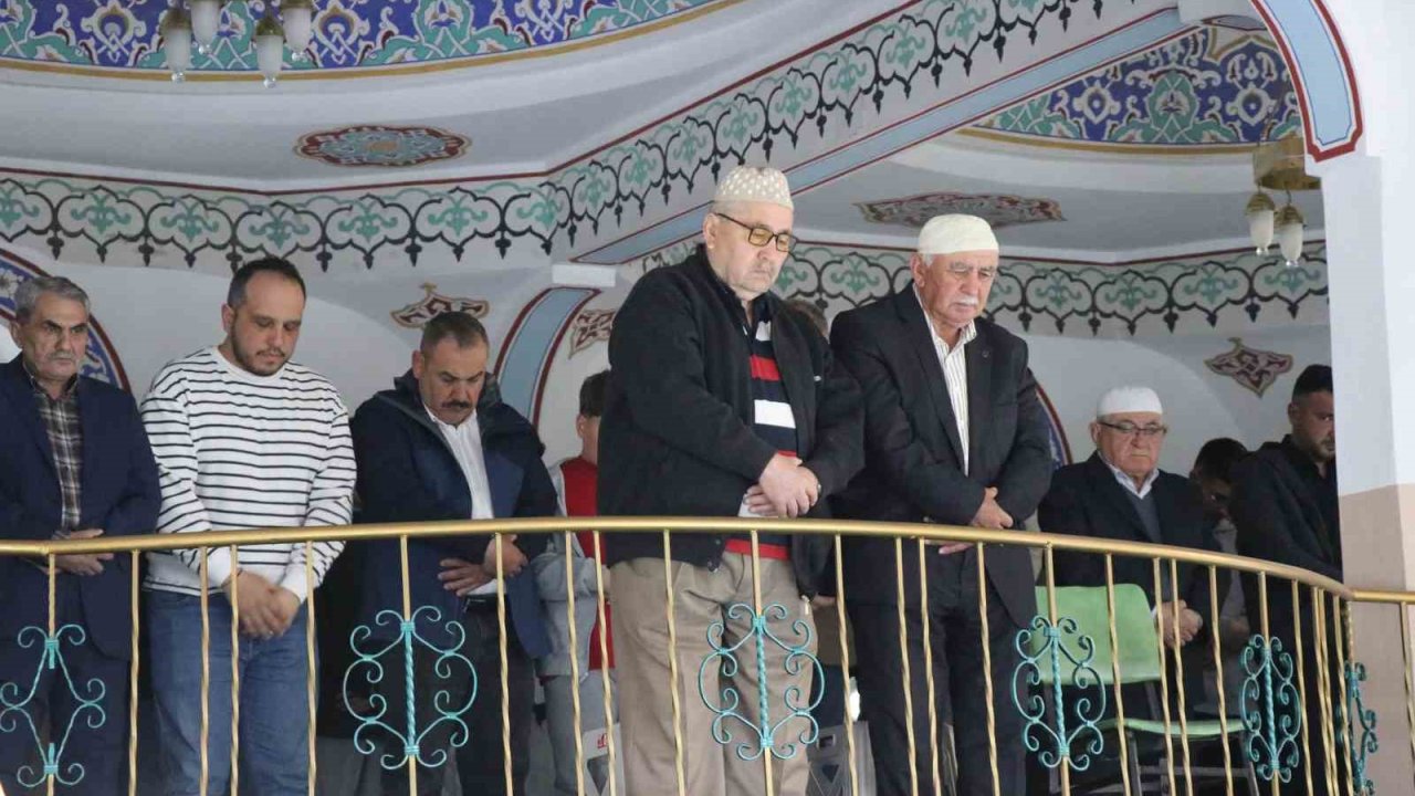 Bolu’da bayram namazında camiler doldu taştı