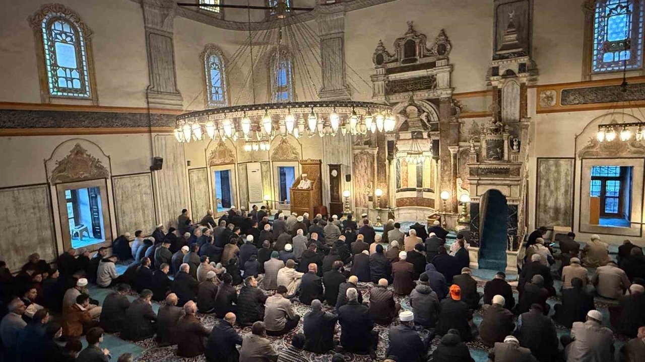 Yozgatlılar, bayram namazında Çapanoğlu camisinde saf tuttu