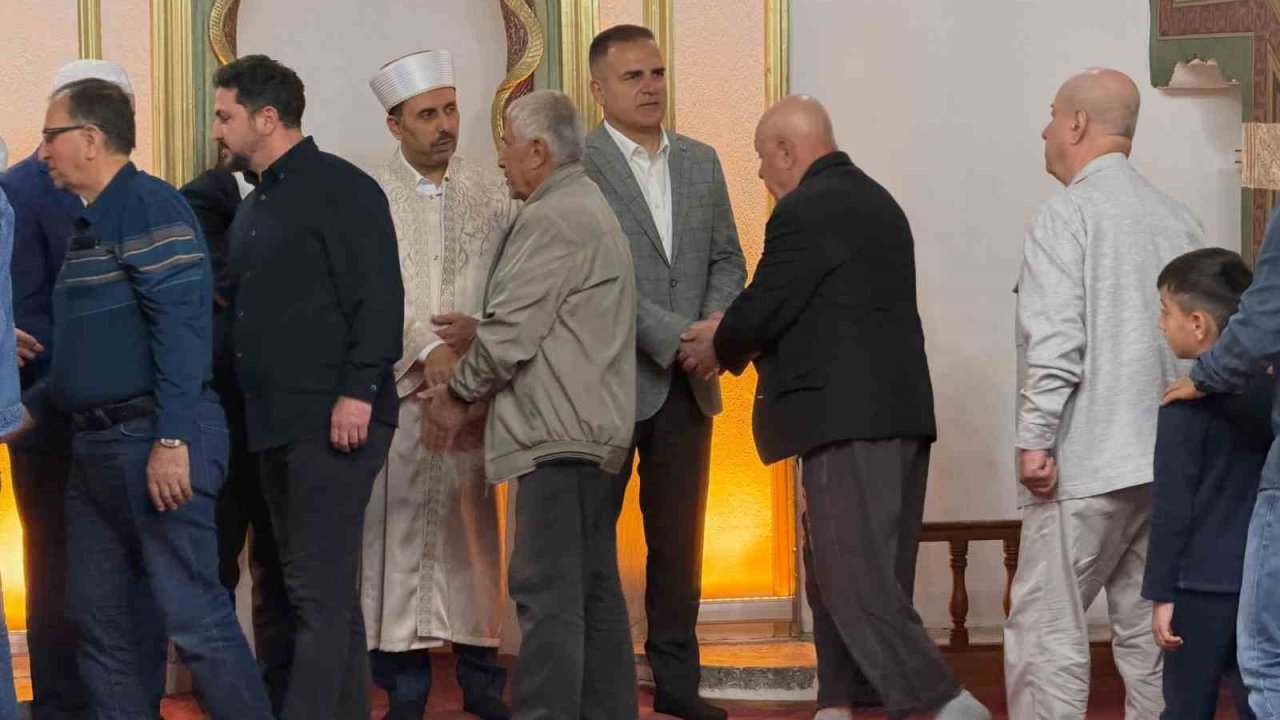 Muğla Valisi Akbıyık vatandaşlarla bayramlaştı