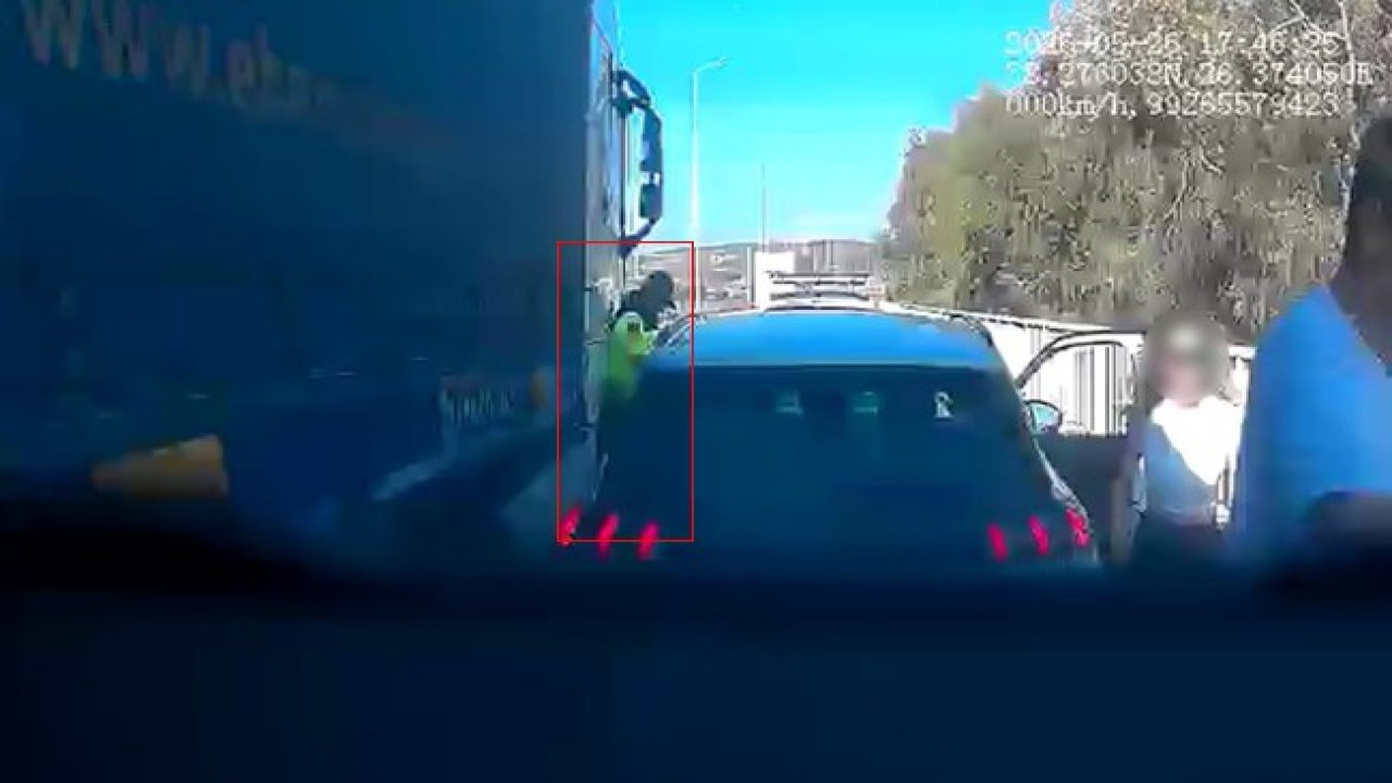 Yakıtı biten araca yardıma koşmuştu: Otoyol jandarması ölümden döndü