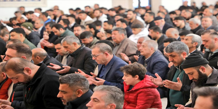Kars'ta Sultan Alparslan Camii’nde Bayramlaşma Huzuru