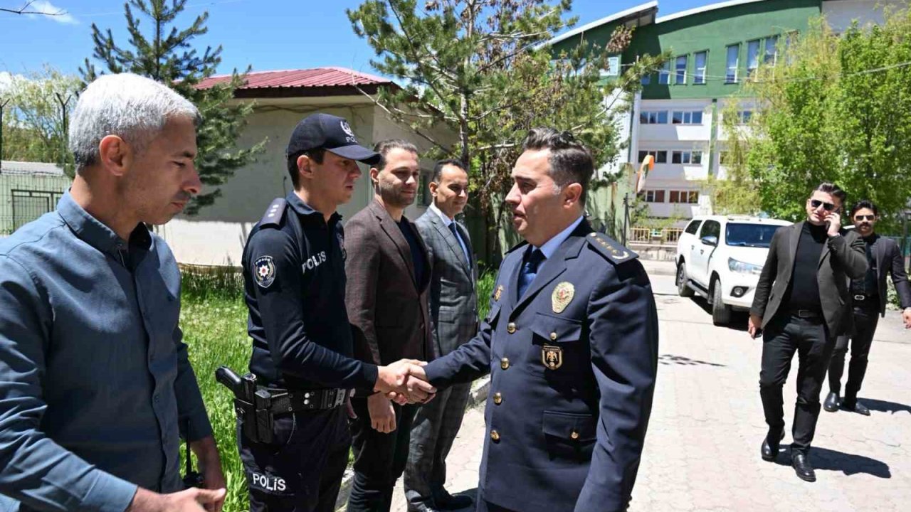 Ağrı Emniyet Müdürü Önder, Kurban Bayramı’nda emniyet personeliyle bayramlaştı