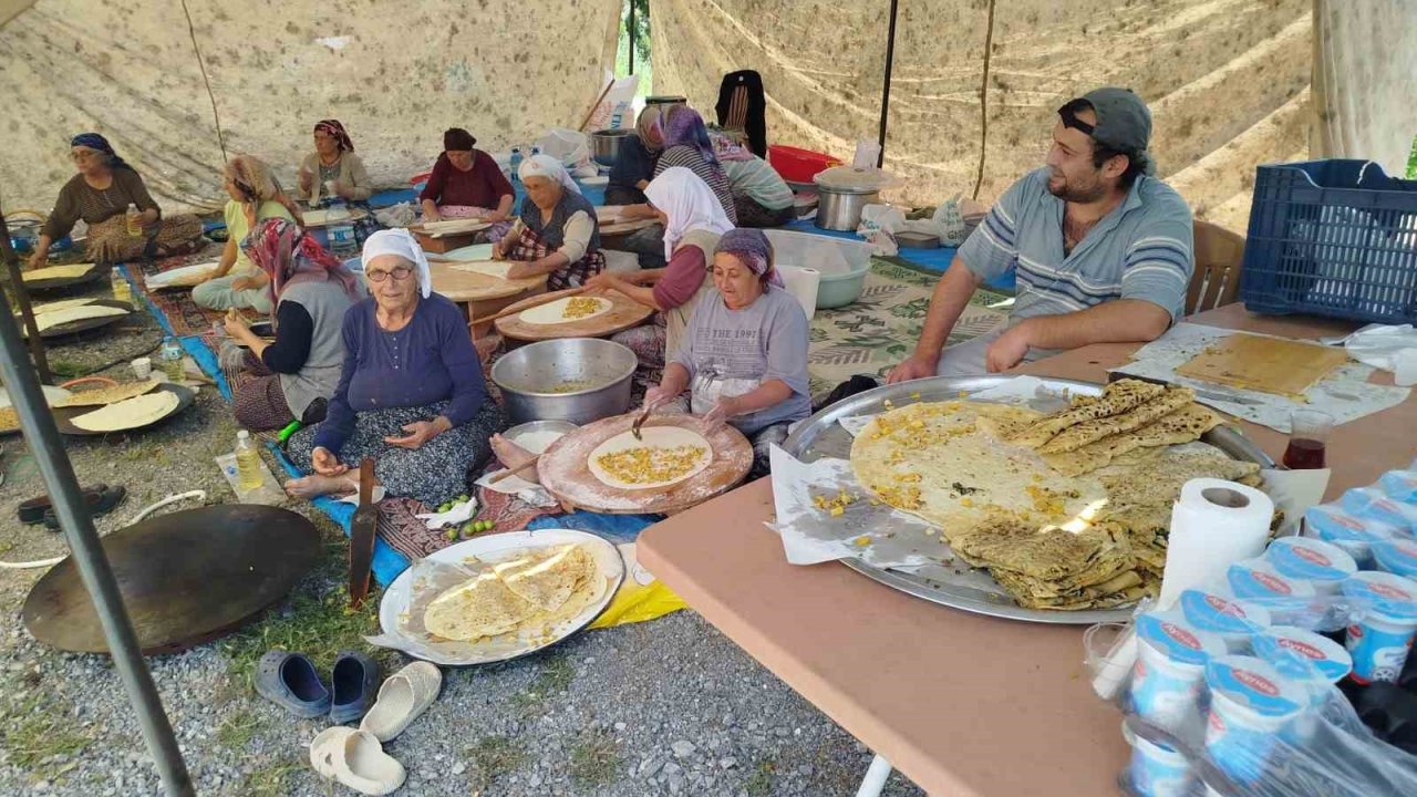 Yunus Pınarı Mezarlığında geleneksel bayram buluşması