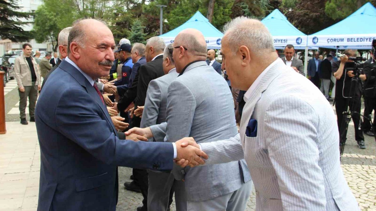 Çorum’da kent protokolü ve vatandaşlar bayramlaştı