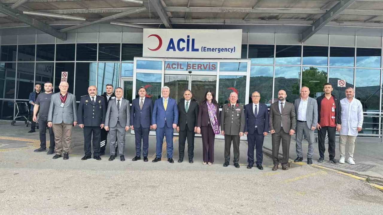 Çankırı’da protokol üyeleri, bayramda çalışan kurum personelleriyle bayramlaştı