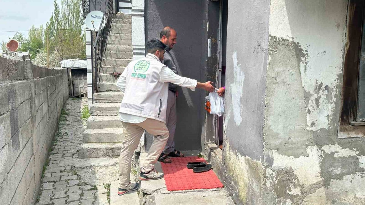 Umut Kervanı Ağrı’da yüzlerce hanenin sofrasına kurban eti ulaştırdı
