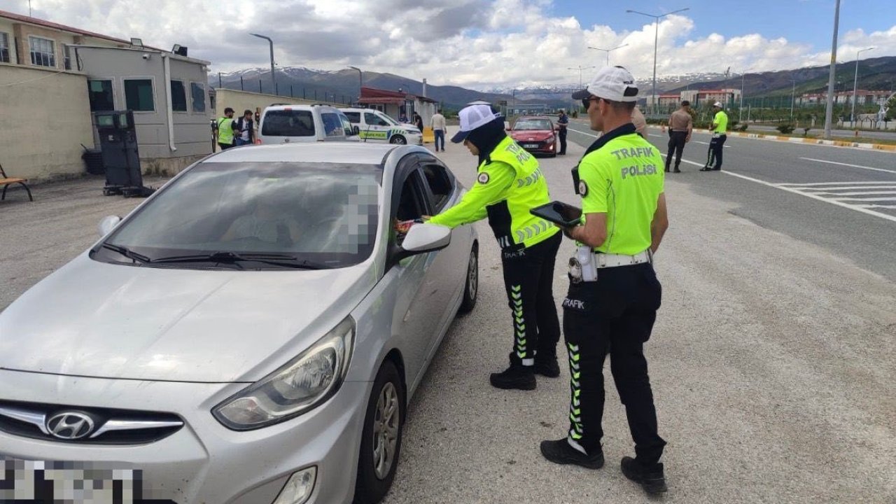 Erzincan’da bayram tedbirleri kapsamında sivil otobüs denetimi yapıldı