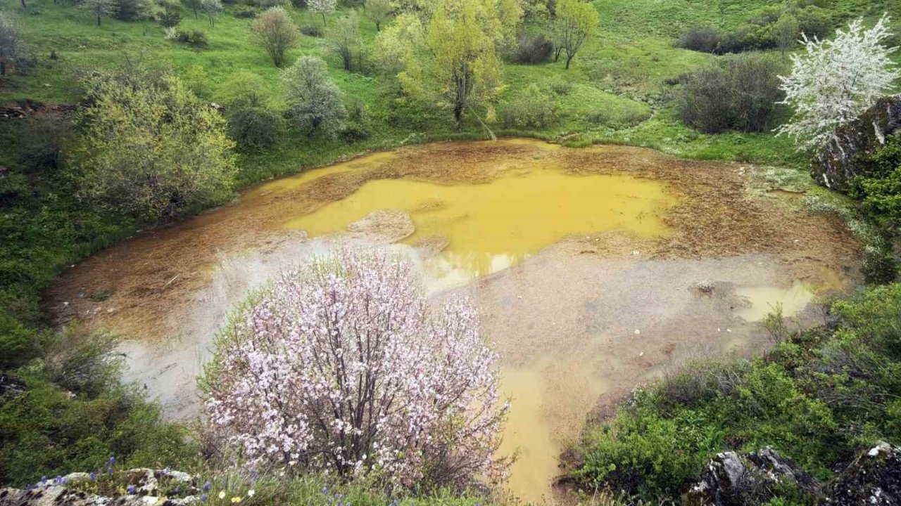 Efsanelere konu olan Dipsizgöl renk değiştirdi, ziyaretçileri hayal kırıklığı yaşadı