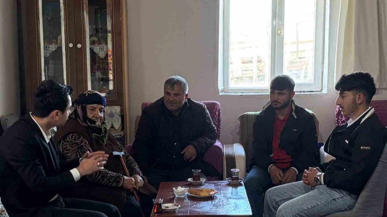 Kaymakam Tutal’dan şehit ailesine bayram ziyareti